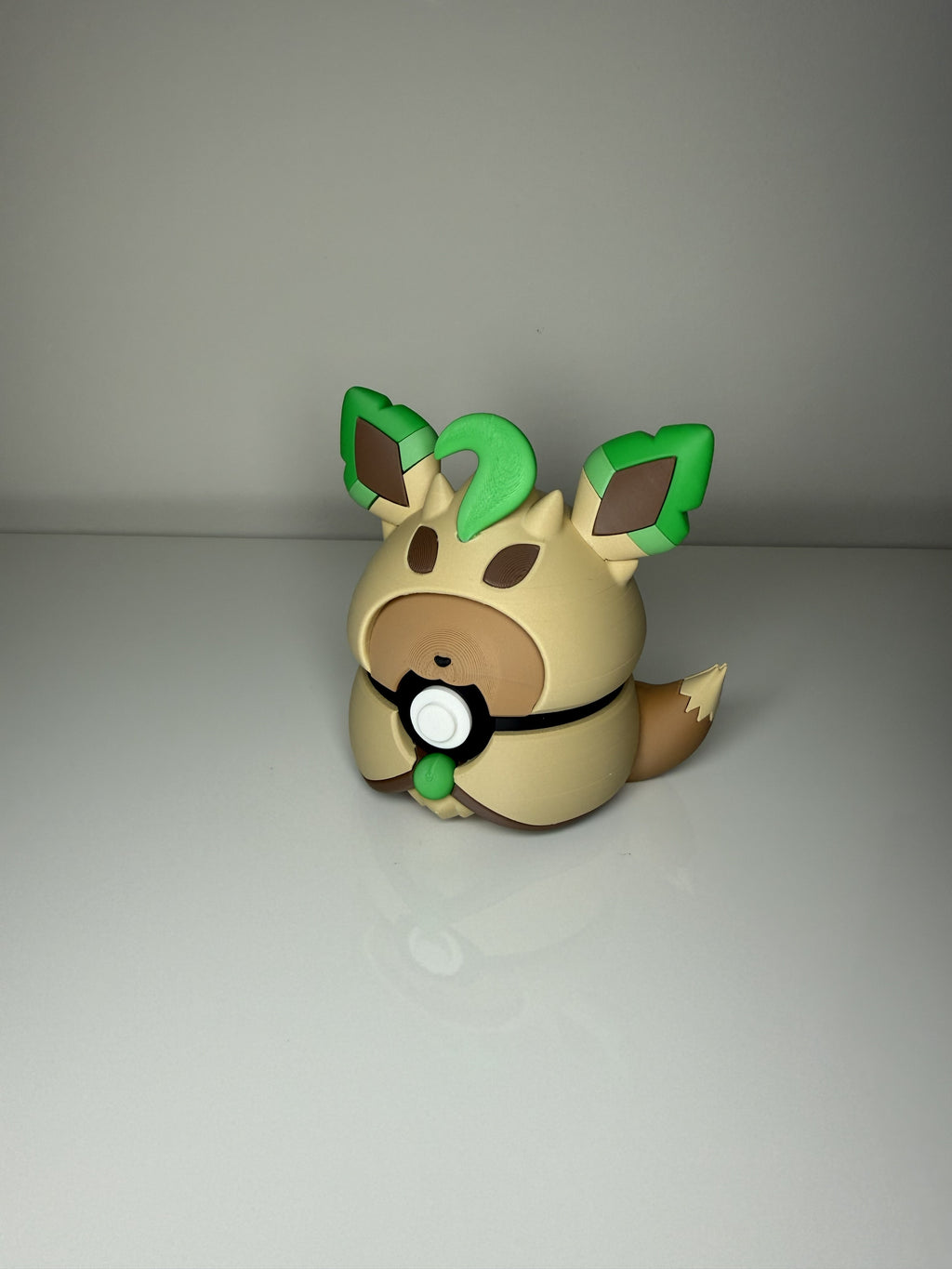 Eevee Leafeon Poncho Pokeball