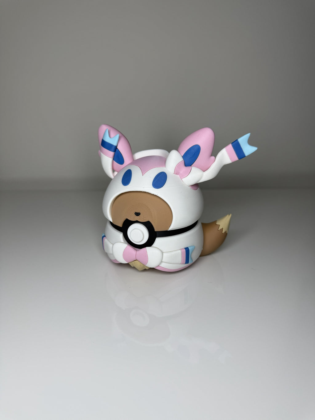 Eevee Sylveon Poncho Pokeball